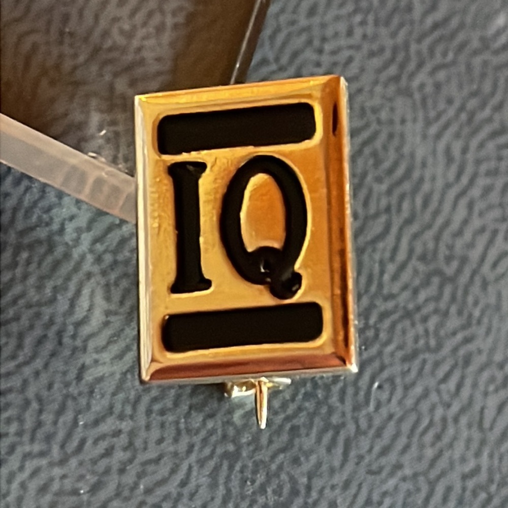 Vintage IQ Gold Tone Metal & Enamel 1/2" Lapel Pin